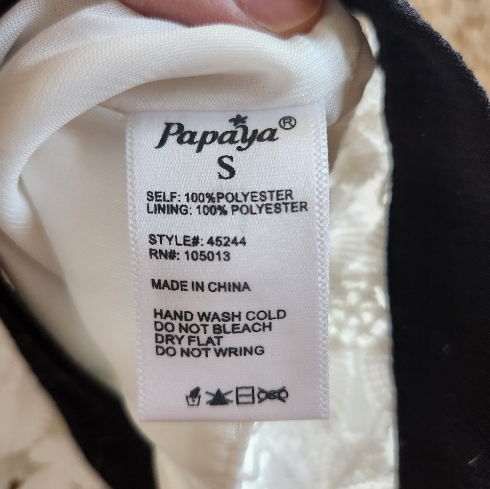 White Sleveless Black and Floral Detail on Bottom. SIZE Small - Picture 4 of 4